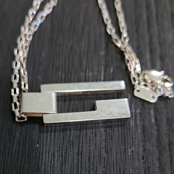 Gucci Silver Geometric Pendant Necklace - Picture 2 of 7